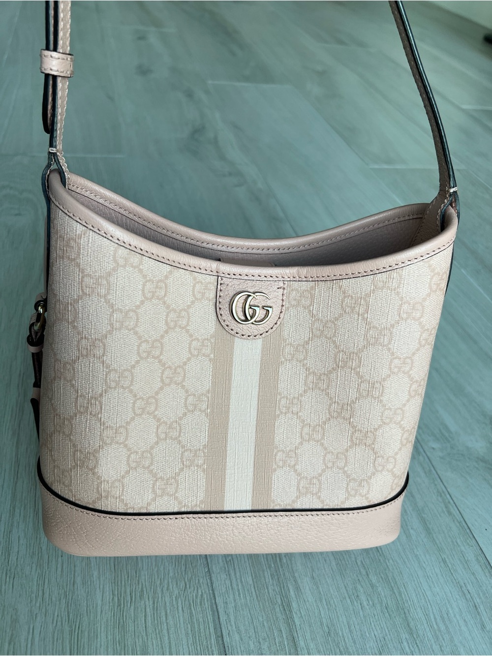 Gucci Ophidia Shoulder Bag in Pink
